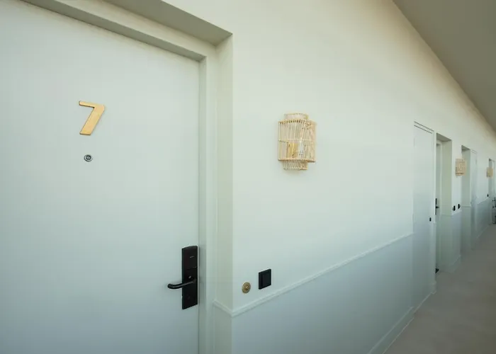 Poort Boutique * בלומינדייל